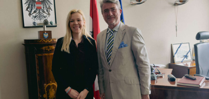 Ungarische Vizekonsulin Noémi Nagy mit dem Besuch bei uns im Konsulat